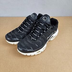 Nike Air Max Plus Womens Size 7.5 Black White DM2362-001 2021